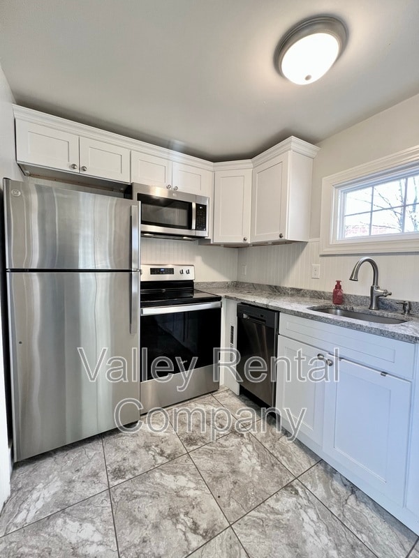 Building Photo - 2-4 Highland Avenue - 4B