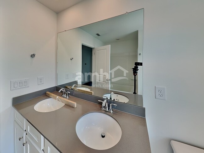 Building Photo - 14628 Cedar Ml Dr