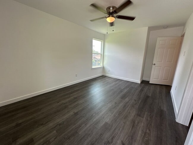 Building Photo - For Lease | 3 Bed, 2 Bath | 1,150 Sq Ft | ...