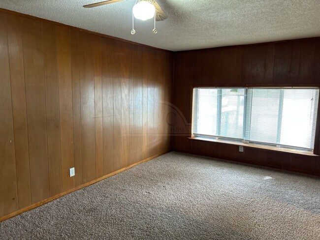 Building Photo - 408 Allen St