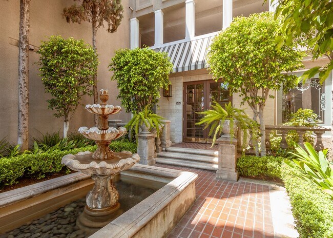 Building Photo - Stunning 2 Bed | 2 Bath Luxury Condo with ...