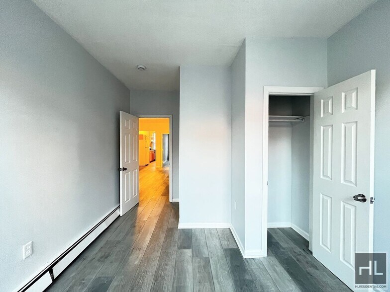 Building Photo - 1836 Park Pl