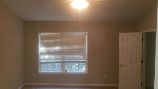 Building Photo - Fantastic 3br 2.5ba Townhome in Delta Ridg...