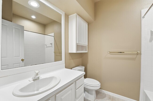 Building Photo - 56 Lakeridge Dr