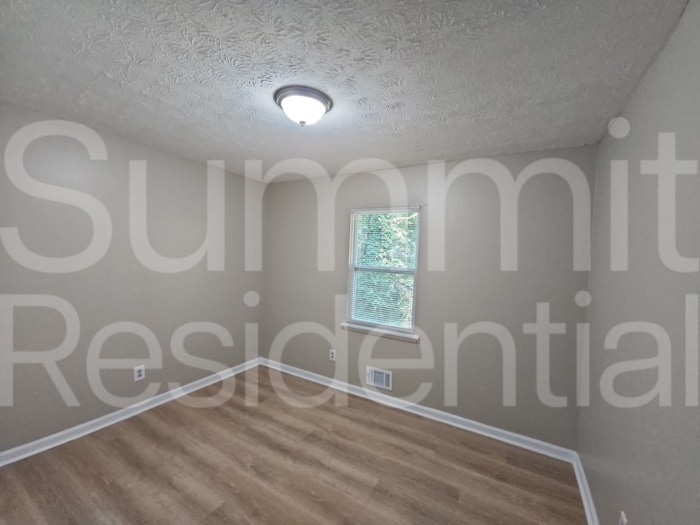 Building Photo - 5950 Stonewall Dr