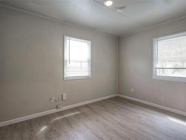 Building Photo - Updated 3 Bedroom Ranch