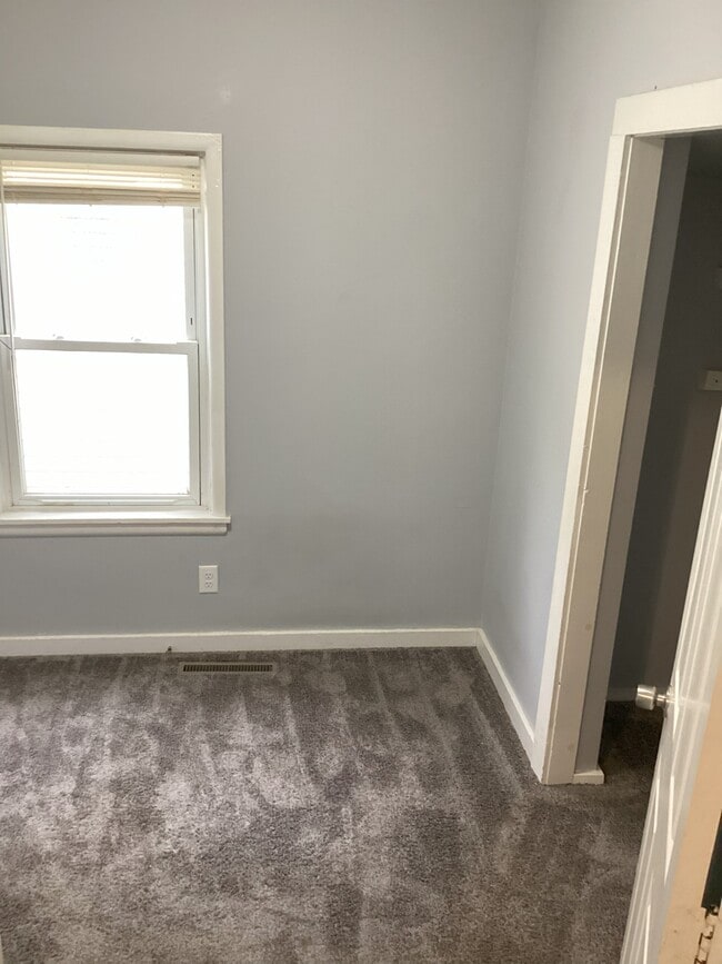 Building Photo - 1230 Chestnut St