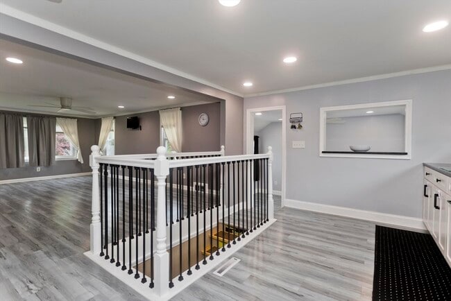 Building Photo - 83 Chalmers St