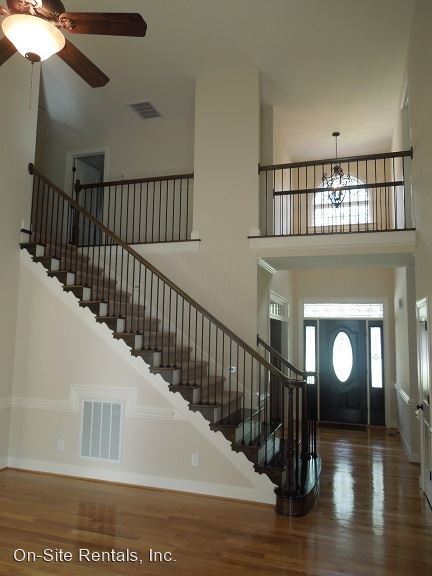 Building Photo - 5 br, 3.5 bath House - 11 Racquet Court