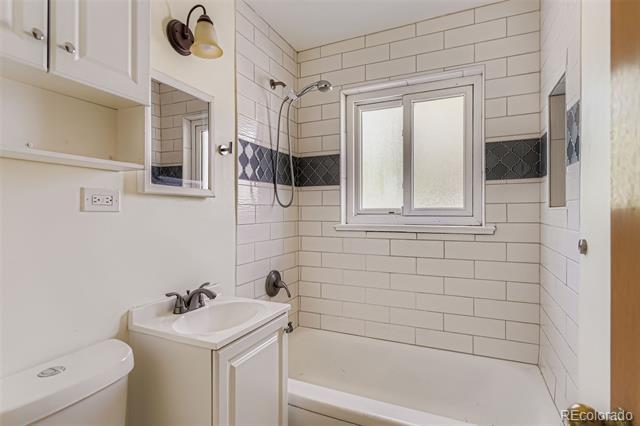 Building Photo - 2511 S Vrain St