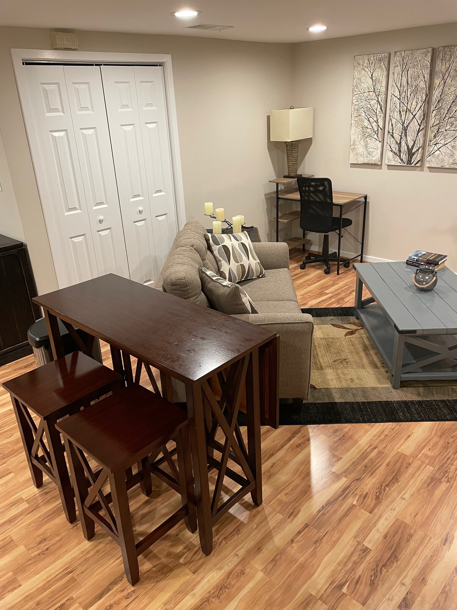 Dinnette set seating for 2 - 9851 Hellingly Pl