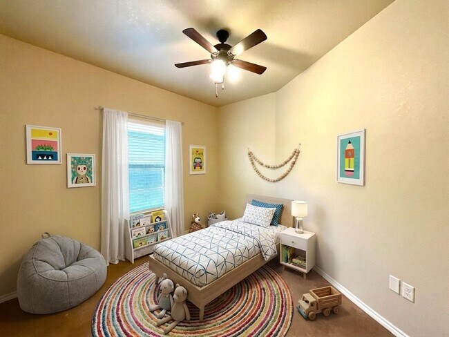 Building Photo - High Ceilings, Fenced Yard & 2-Car Garage – New Braunfels Living!