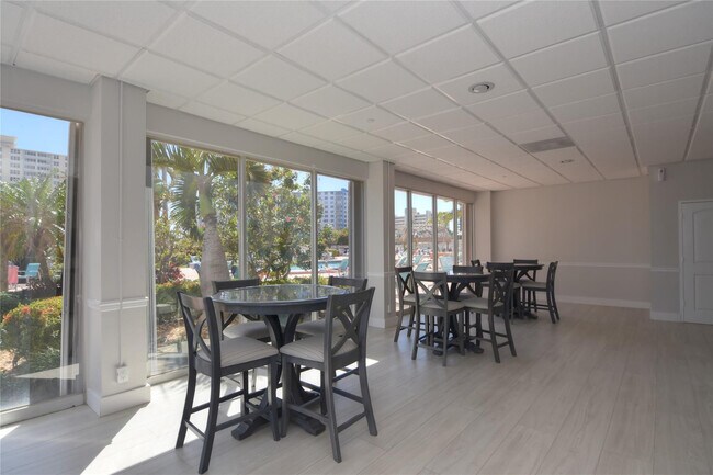 Building Photo - 405 N Ocean Blvd