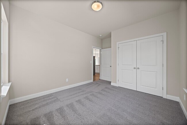 Building Photo - 305 Walker St