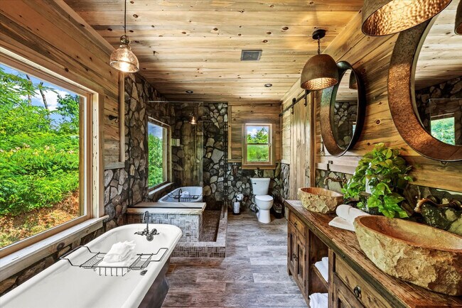 Building Photo - 208 Tunnel Ridge Dr