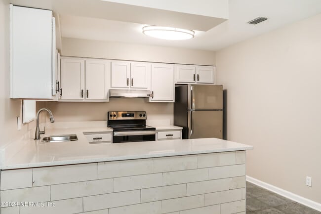 Building Photo - 1220 Arbor Cir