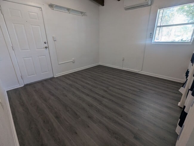 Building Photo - Charming and Spacious 3-Bedroom Home for Rent, furbabies are Welcome!