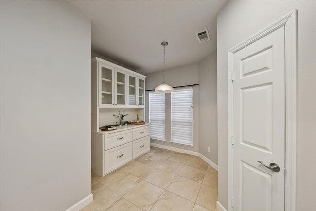 Building Photo - 2351 Summit Way Ct