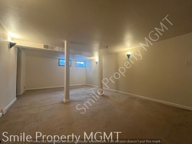 Building Photo - single house