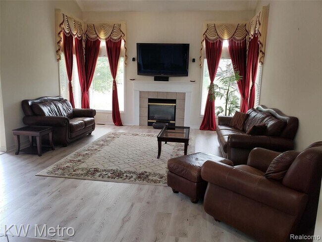 Building Photo - 1227 Letica Dr