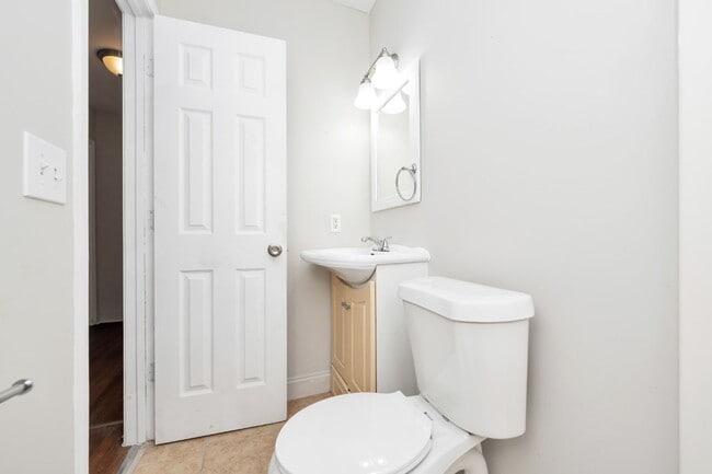 Building Photo - Beautifully Renovated 3BR/2BA home on King St!