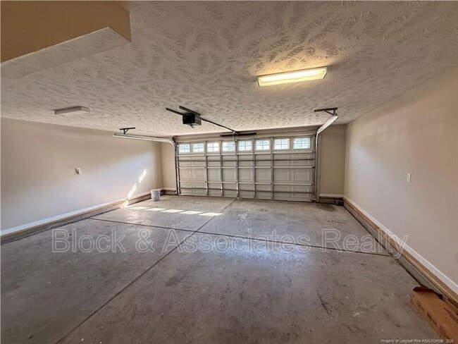 Building Photo - 402 Colonist Pl