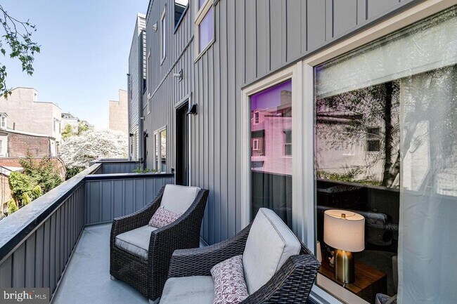 Building Photo - 938 N Leithgow St