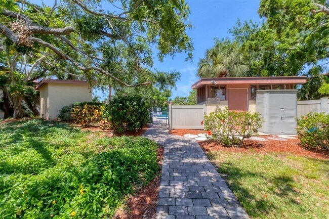 Building Photo - 6304 Pelican Dr