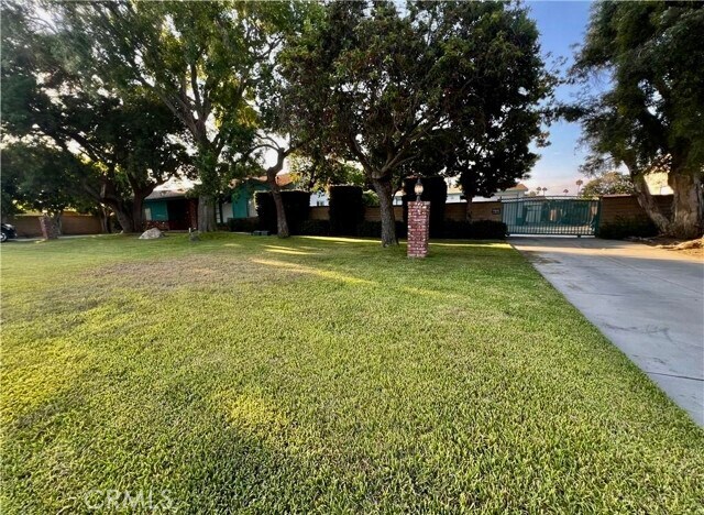 Building Photo - 8541 Orangewood Ave