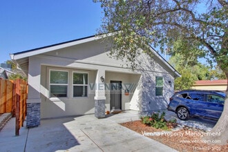 Building Photo - 208 Manzanita Ave