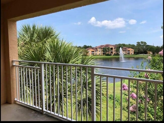 Primary Photo - 131 SW Palm Dr