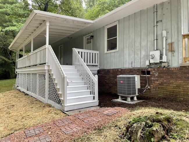 Building Photo - 51 Allen Ave