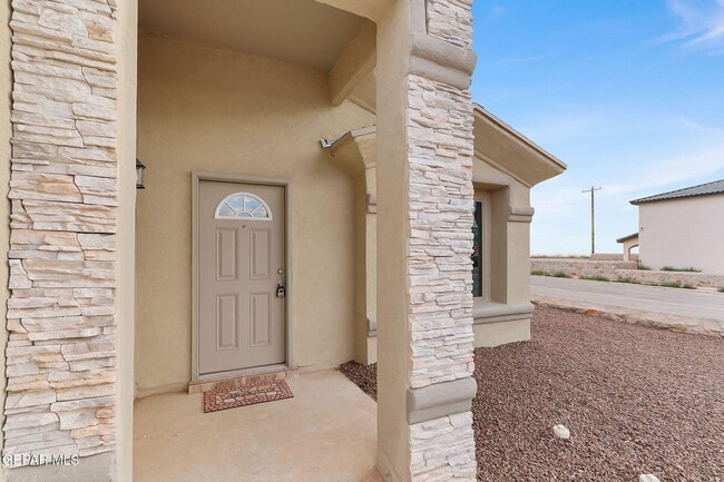 Building Photo - 13736 Flora Vista Ave