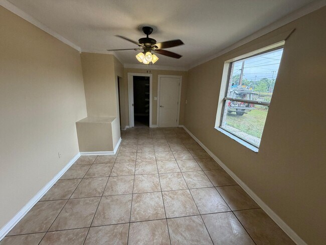 Building Photo - 3344 Soutel Dr