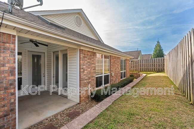 Building Photo - 17 Jeffrey Way