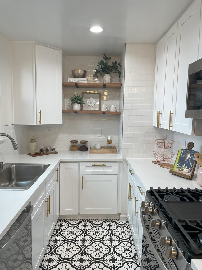 Kitchen Unit D - 2202 Montana Ave