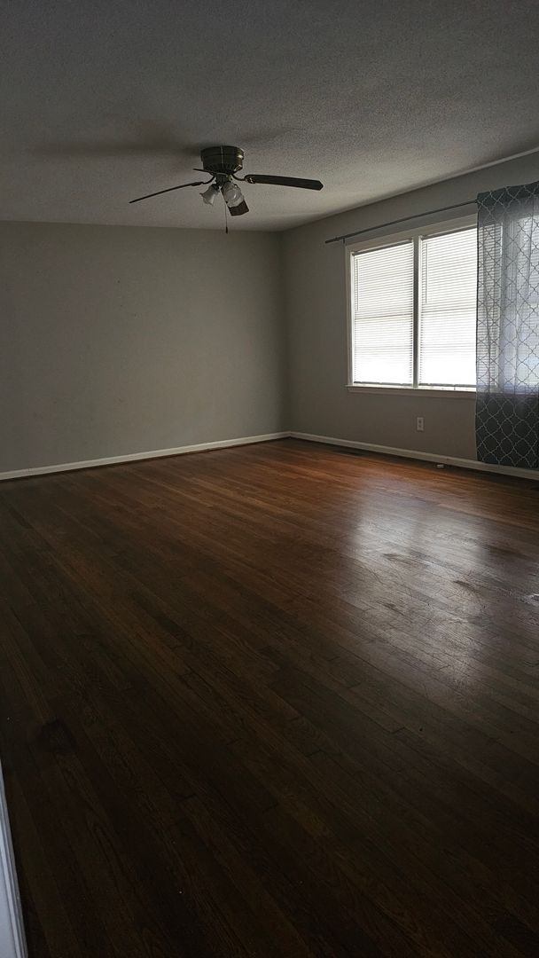 Building Photo - 2214 Jerry Jones Dr