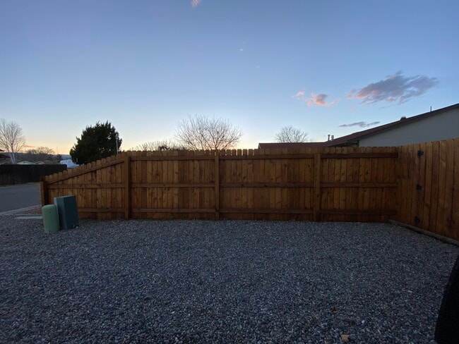 Building Photo - Green House