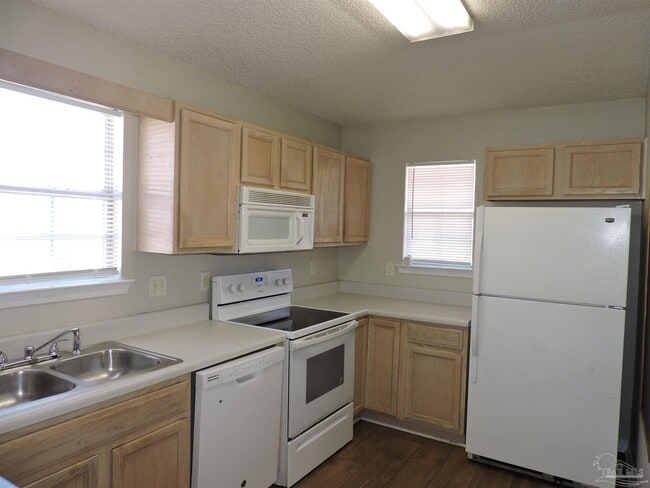 Building Photo - 4058 Glenway Dr