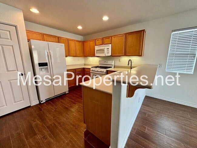 Building Photo - 16486 Salinas St