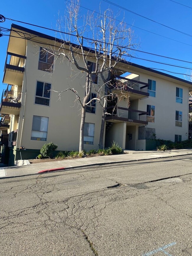 Building Photo - $250 Move In Special!!! Nice Cozy 1 Bedroom Condo !!!