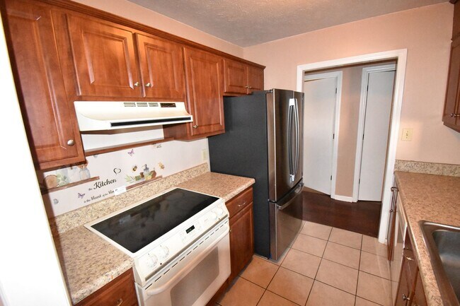 Building Photo - 957 Kennesaw Dr