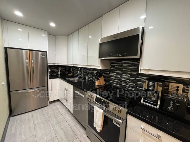 Building Photo - 2821 Los Felices Cir W