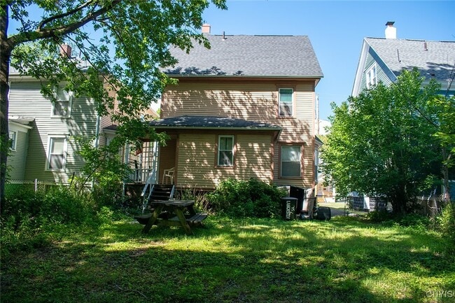 Building Photo - 951 Lancaster Ave