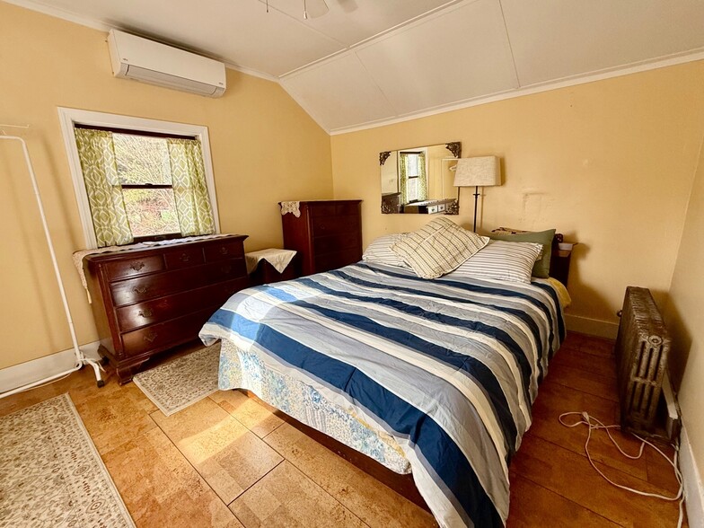 Building Photo - 120 Bloomingdale Rd