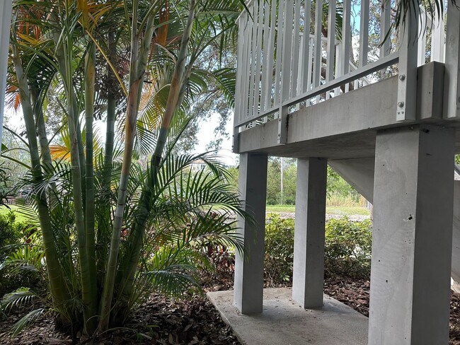Building Photo - SEASONAL RENTAL - Downtown Sarasota Renova...
