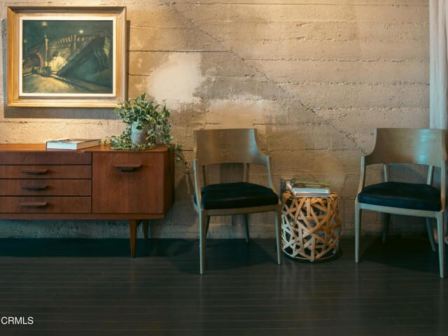 Building Photo - 530 S Hewitt St