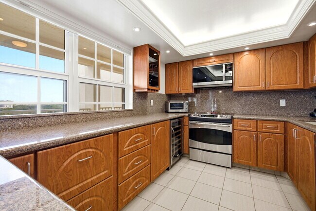 Building Photo - 3507 Oaks Way