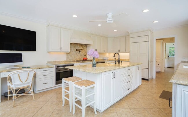 Building Photo - 6 Tall Tree Ct