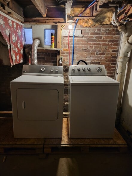 Building Photo - 73 Bartlett St